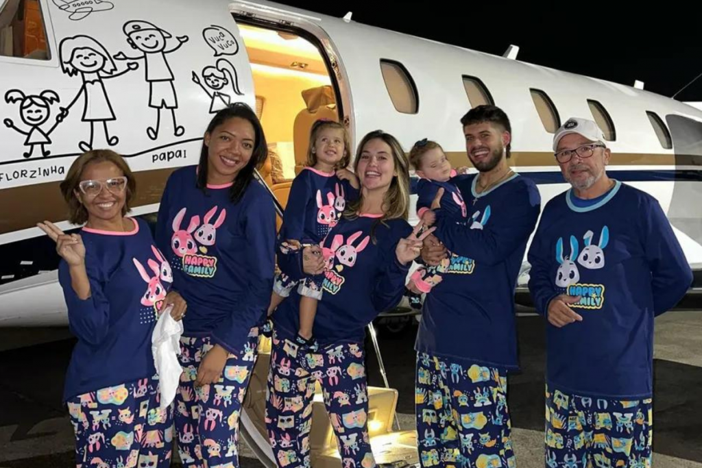 Férias Com A Família E Os Amigos Em Um Jato Particular