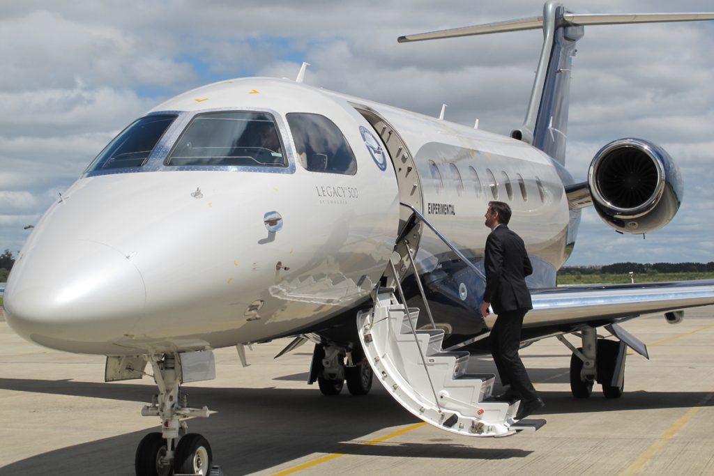 Por Que Os Executivos Seniores Viajam Em Um Jato Particular